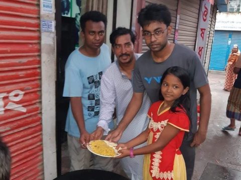 “এক টুকরো খাবার, এক মুঠো ভালোবাসা”